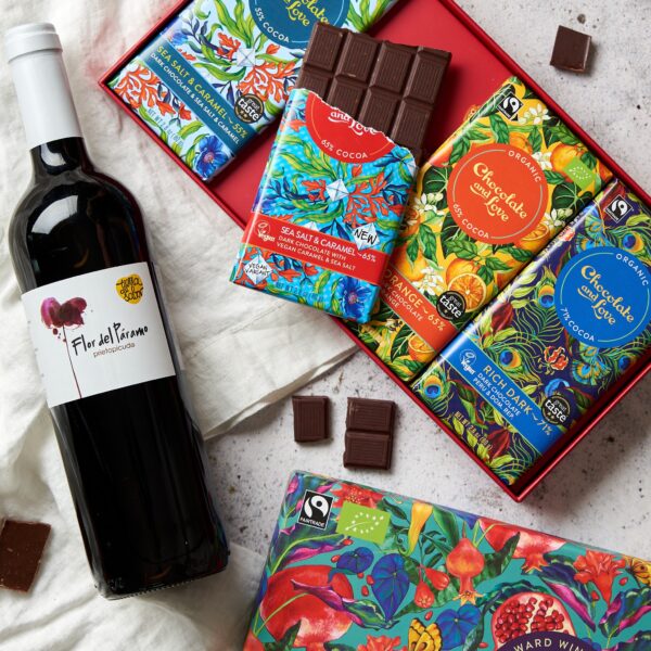 Love and Wine chocolade cadeau kerstpakket afbeelding 3 van Borrelen.nl